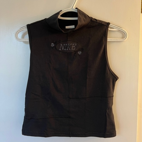 NIKE CROP TANK SIZE SMALL NWOT - Picture 1 of 4